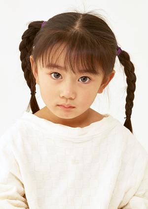 卒業アルバムの制作は専門のメーカーとタッグをくもう